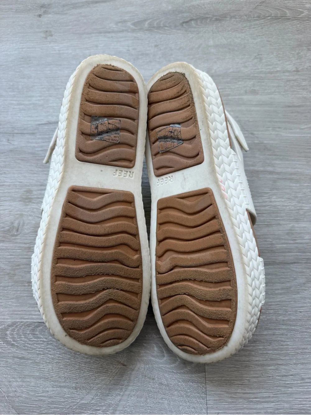 REEF Women’s White Two-Strap Comfort Sandals | Size 9
